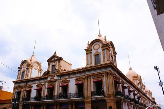 La Monarca Grill